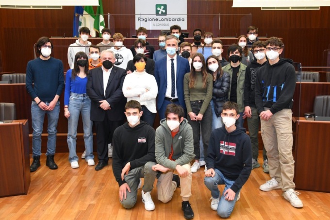 Gli studenti del liceo Artigianale della Cometa di Como in visita a Palazzo Pirelli