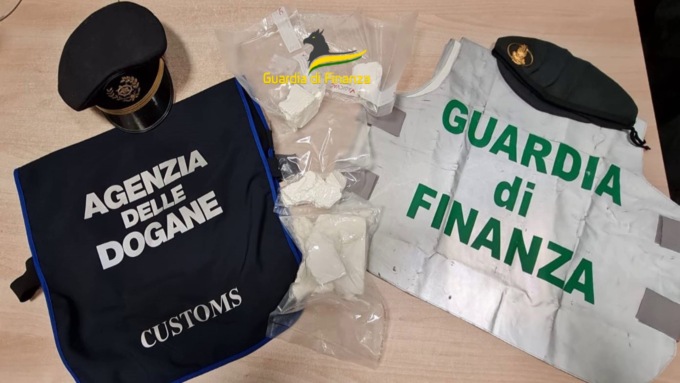 Brogeda, 850 grammi di cocaina in un doppio fondo: arrestato un albanese