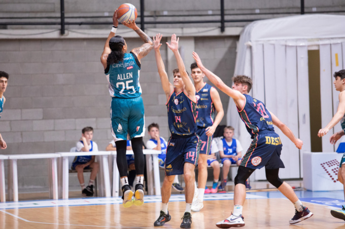 Amichevole Pallacanestro Cantù e Aurora Desio in campo per beneficenza