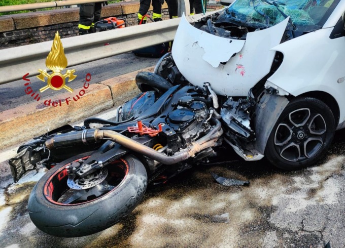 Schianto in Napoleona: morto un motociclista 37enne