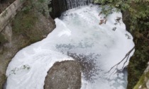 Menaggio, macchia bianca nel fiume Sanagra