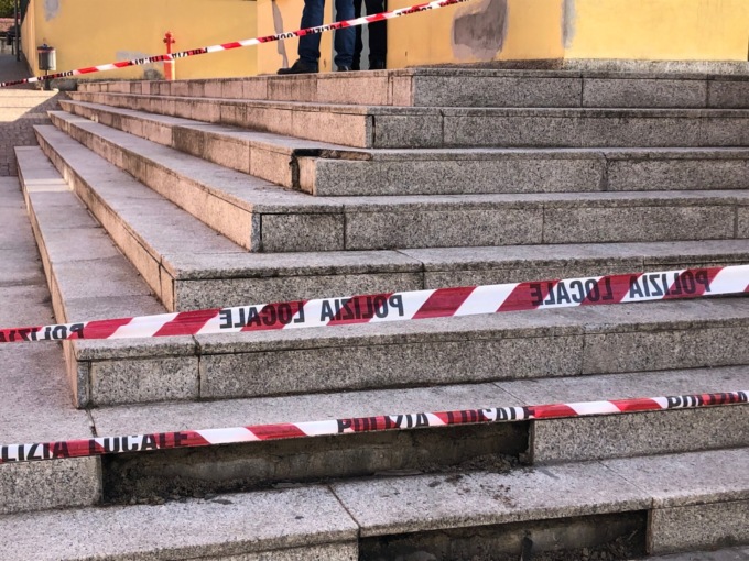 Scalinata transennata per la sicurezza di alunni e genitori