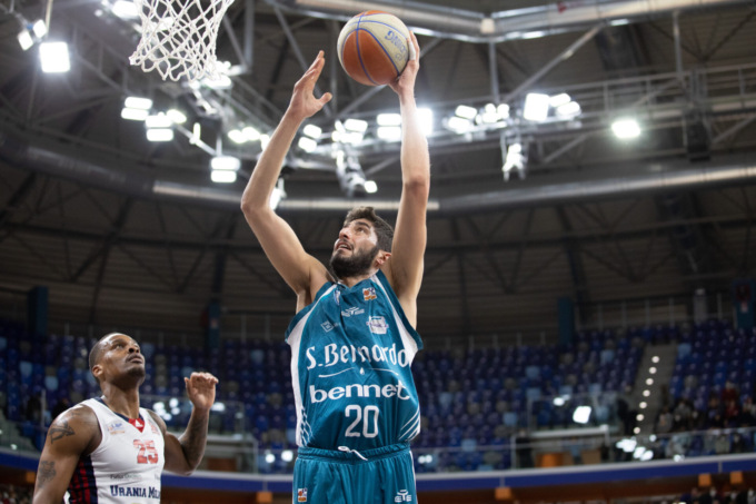 Stanca e priva di Bryant, Pallacanestro Cantù cede sul campo dell’Urania Milano