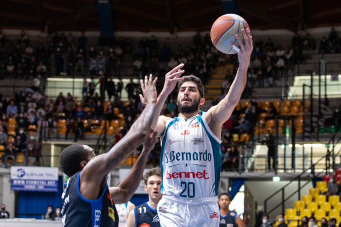 Pallacanestro Cantù batte Treviglio, Sodini: “Se recuperiamo le energie possiamo competere con tutti”