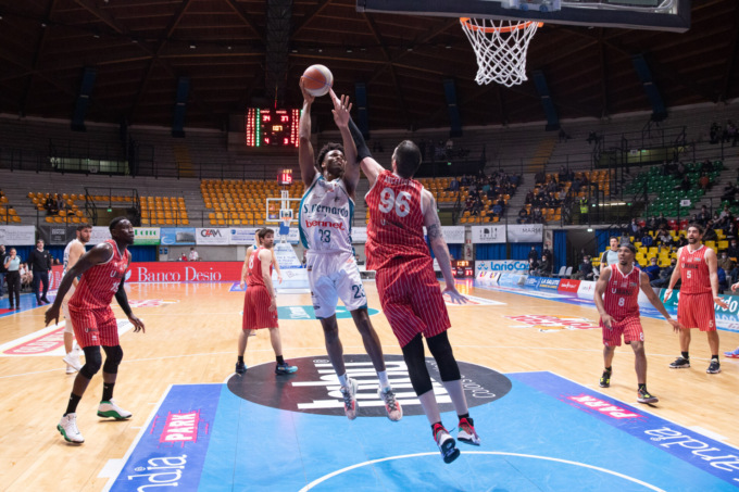Pallacanestro Cantù batte Chiusi