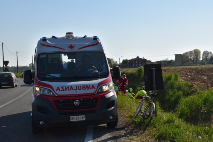 Scontro tra un’auto e una moto a Lomazzo, due feriti gravi