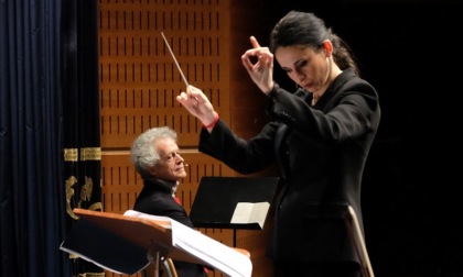 Direttrice d’orchestra di fama internazionale e moglie di Piero Pelù: il mondo di Gianna Fratta