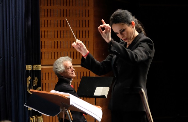 Direttrice d’orchestra di fama internazionale e moglie di Piero Pelù: il mondo di Gianna Fratta