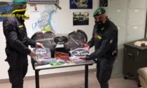 Sequestrati 112mila prodotti con la bandiera italiana contraffatta tra Como e Mantova
