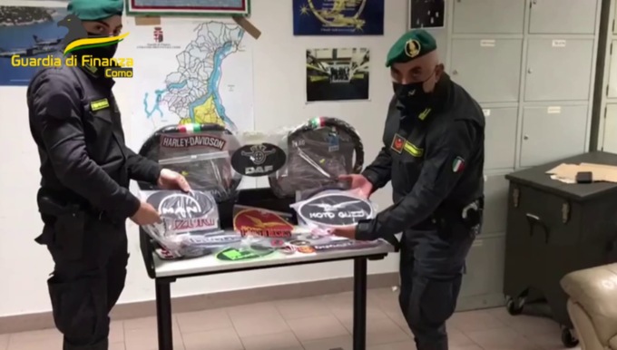 Sequestrati 112mila prodotti con la bandiera italiana contraffatta tra Como e Mantova