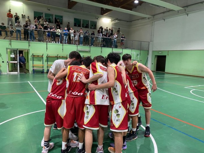 Pallacanestro lariana Le Bocce Erba U16 Gold doma i Bulls nel derby e vola in semifinale regionale