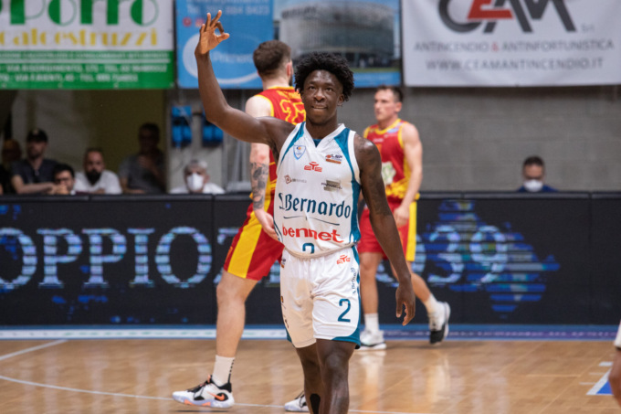Pallacanestro Cantù battuta Ravenna anche in Gara 2