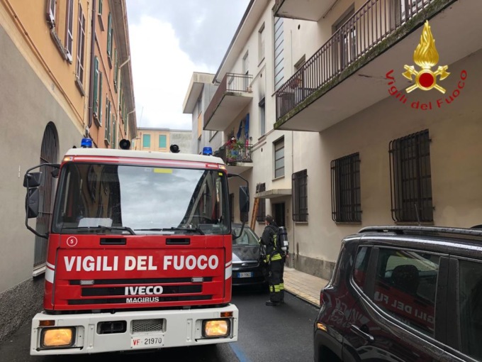 Incendio in una cucina a Como: intervengono i Vigili del Fuoco