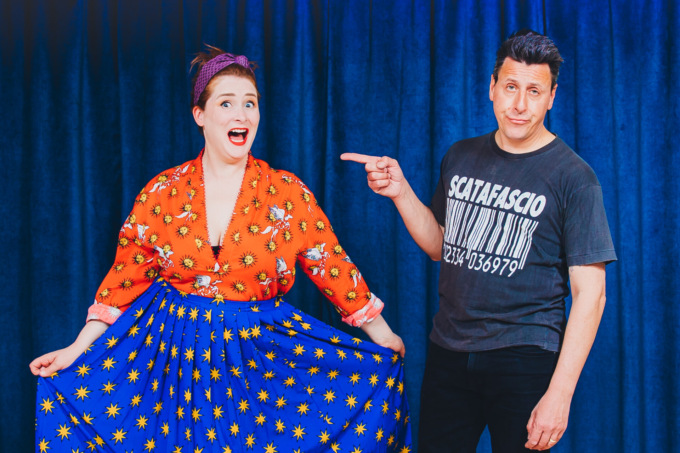 The Pozzolis family arriva al Teatro Sociale