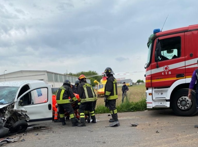 Incidente a Turate: un uomo incastrato nell’auto, l’altro scappa dal luogo dell’impatto