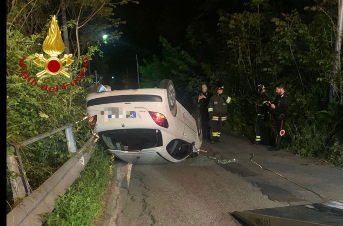 Colverde, si ribalta con l’auto: illeso il conducente