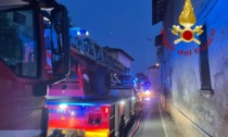 Incendio vettura in un box a Novedrate: condominio evacuato