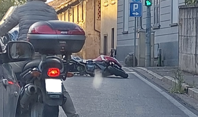 Scontro auto moto ad Alzate, c’è un ferito grave