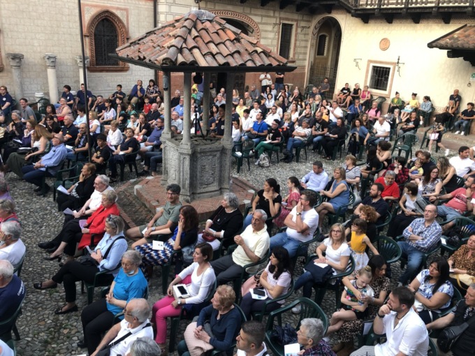 Festa della Repubblica con i diciottenni, la Junior band e il coro dell’istituto comprensivo