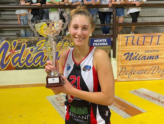 Basket femminile Angelica Tibè promossa in A1 con Valdarno davanti a mamma e papà