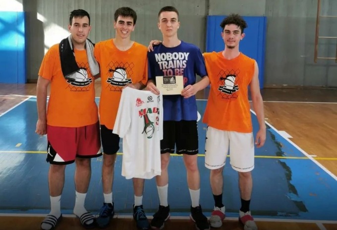 Basket estivo il mitico torneo “Play on the lake 3contro3” è tornato e ha incoronato Gli Avvofatti 