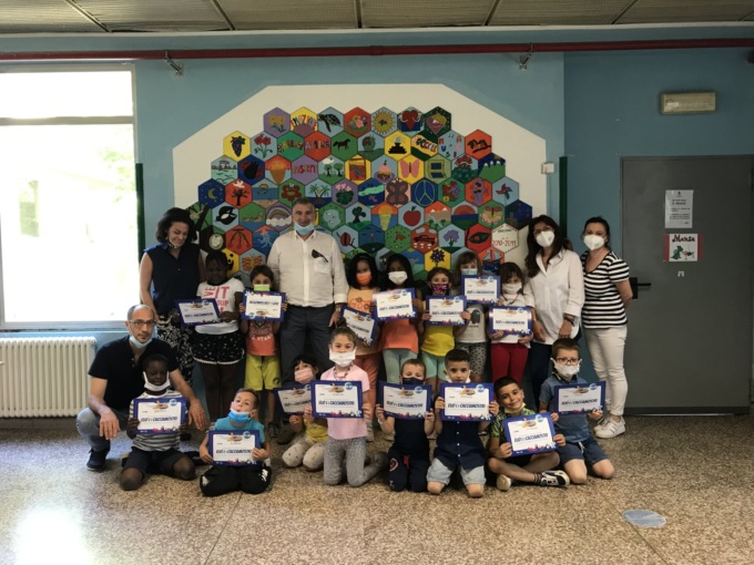 La scuola primaria Como-Prestino riceve il premio Enegan
