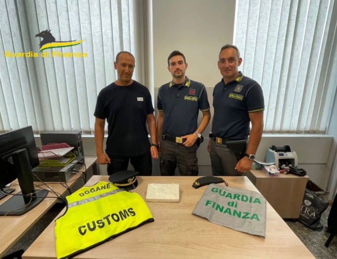 Arrestata una donna tedesca in dogana: aveva un chilo di cocaina in auto