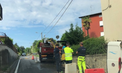 Perdita d'acqua in via Indipendenza, intervento d'emergenza