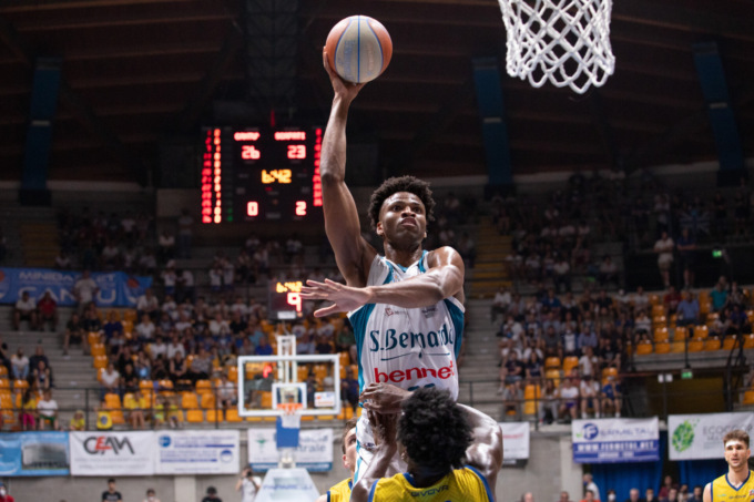 Pallacanestro Cantù Jordan Bayehe lascia il club