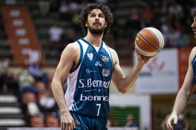 Pallacanestro Cantù si separano le strade con Luca Vitali