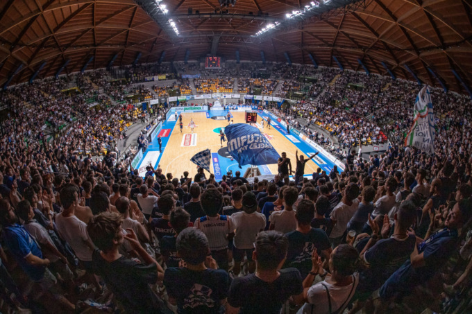 La Pallacanestro Cantù ospita Cremona nel big match del girone Verde