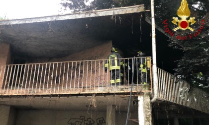Fiamme in un alloggio abusivo