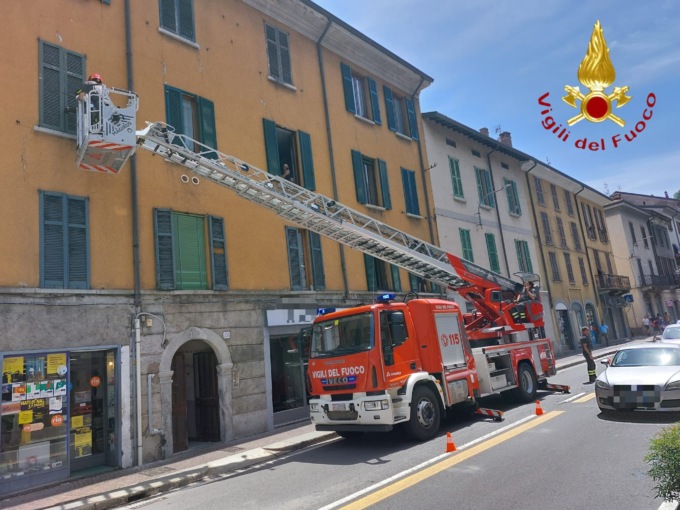 Non dava più notizie da giorni: trovato morto in casa
