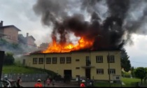 Grandola, la scuola primaria distrutta dalle fiamme di un incendio: indagini in corso
