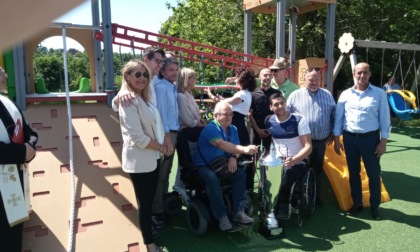 Cantù, inaugurato il parco giochi inclusivo "Campo solare": sarà la casa dei Volontari civici e degli Alpini