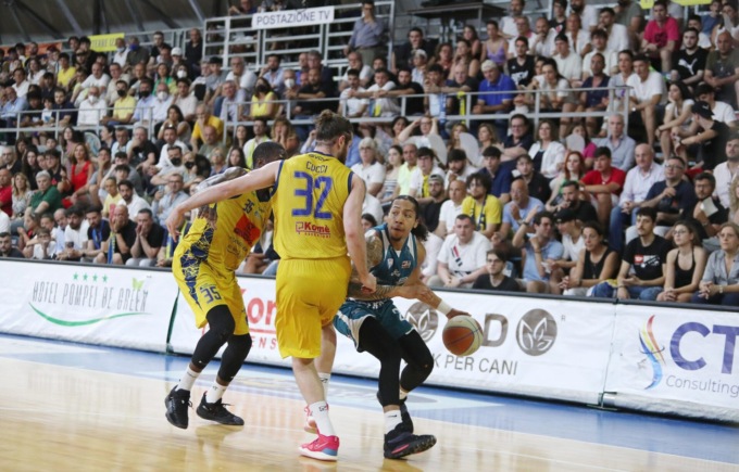 Pallacanestro Cantù, che guaio: Scafati vince anche Gara 2