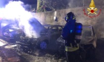 Tre auto prendono fuoco nella notte a Cernobbio