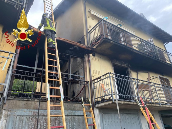 Incendio in una casa Pusiano