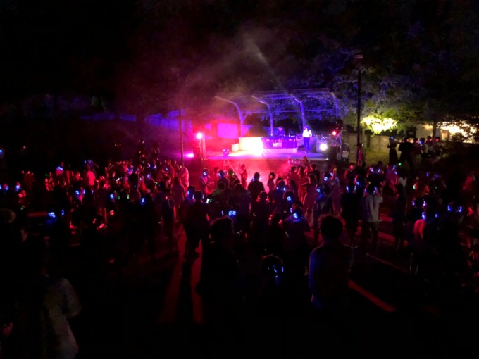 Discoteca silenziosa: il parco di Villa Rosnati invaso da 300 persone