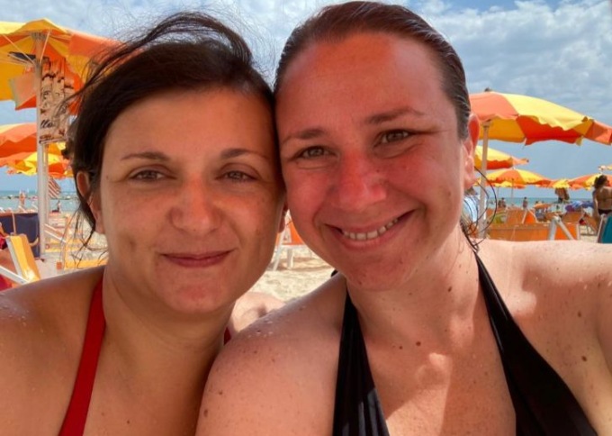 L’addio della moglie a Elisa Salvaterra: “Mi ha chiesto di sposarla dedicandomi un brano scritto da lei”