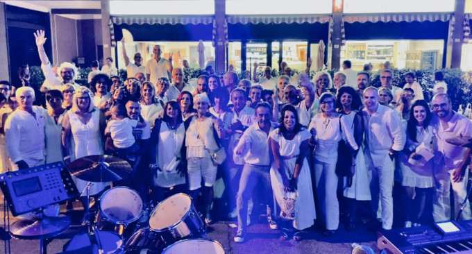 Cena in bianco da record in centro a Caccivio