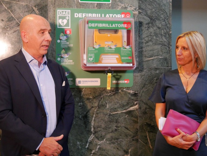 Ferrovienord: defibrillatori in ogni stazione, arriveranno anche a Como