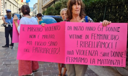 Violenza sulle donne e femminicidi: dopo il caso di Valentina, presidio davanti alla prefettura