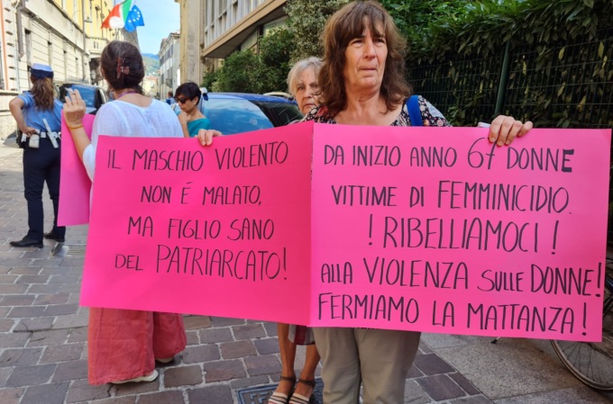 Violenza sulle donne e femminicidi: dopo il caso di Valentina, presidio davanti alla prefettura