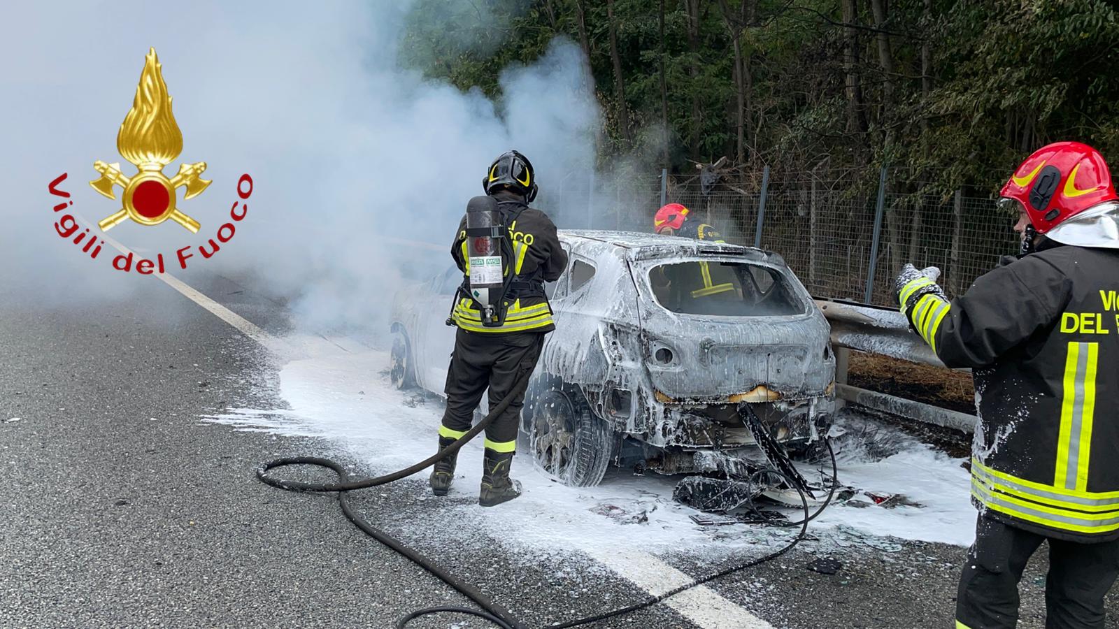 incendio autovettura a9