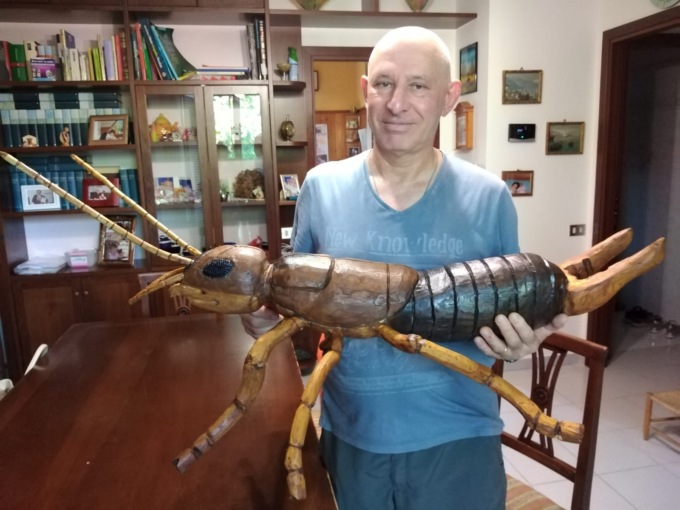 L’ex agente Carlo Volontè  fa sognare bimbi e adulti con le sculture nel bosco