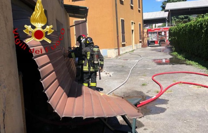 Erba, scoppio in via Trieste: principio d’incendio in un deposito edile