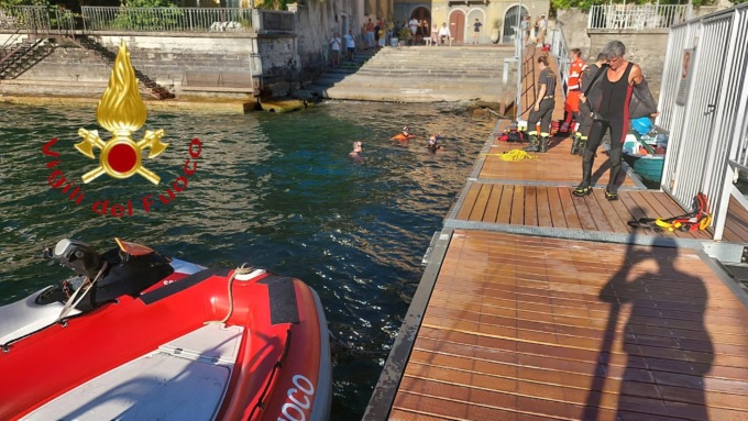Torno, si tuffa nel lago e non riemerge: i sommozzatori ritrovano il corpo