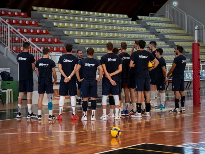 La Pool Libertas Cantù si allena con le grandi della pallavolo