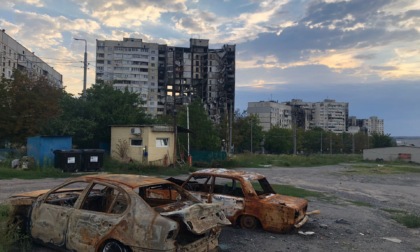 Volontari a Kharkiv continuando l'opera di sostegno alla popolazione ucraina